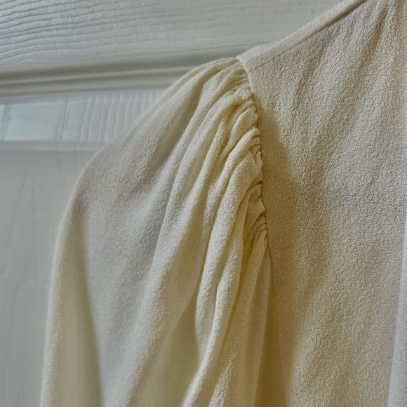 Puff sleeves wrap top - Picture 3 of 7